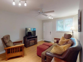 Savannah Getaway Steps from Forsyth Park, Heated Pool Access, By Southern Belle Savannah